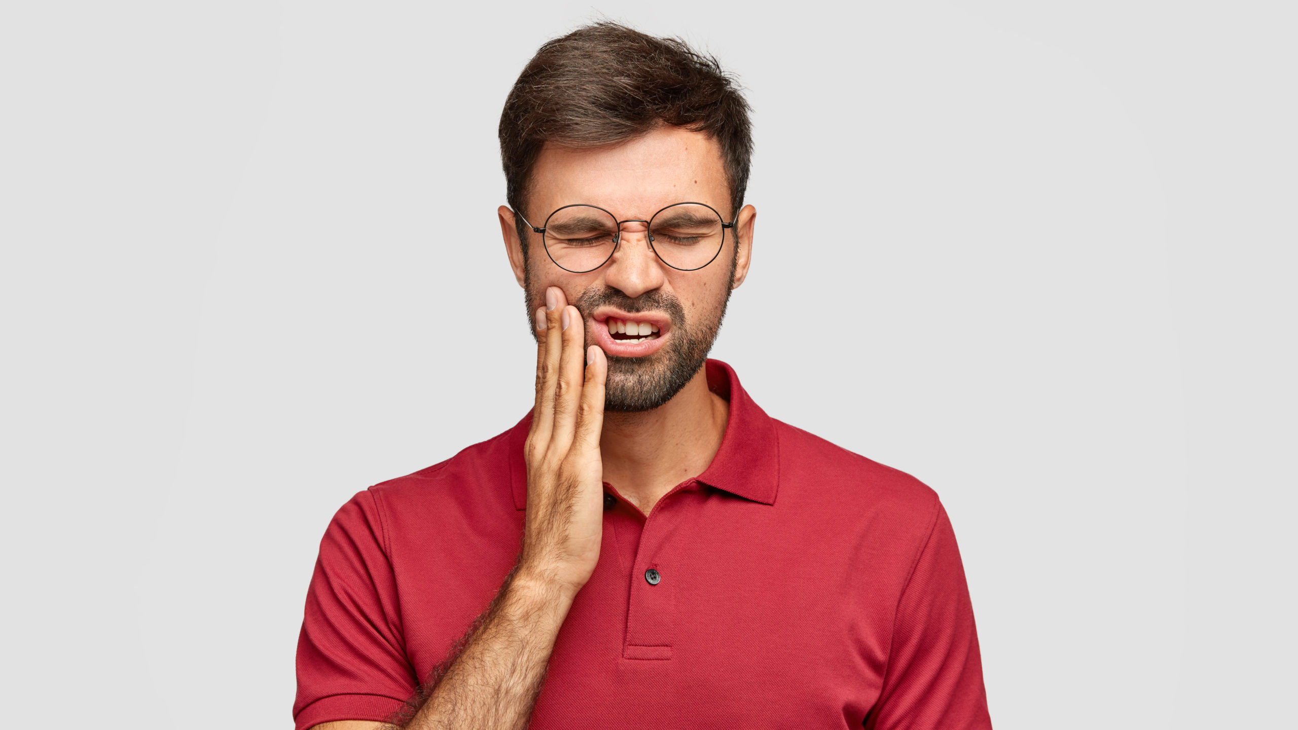 Causas y soluciones de los dientes desgastados